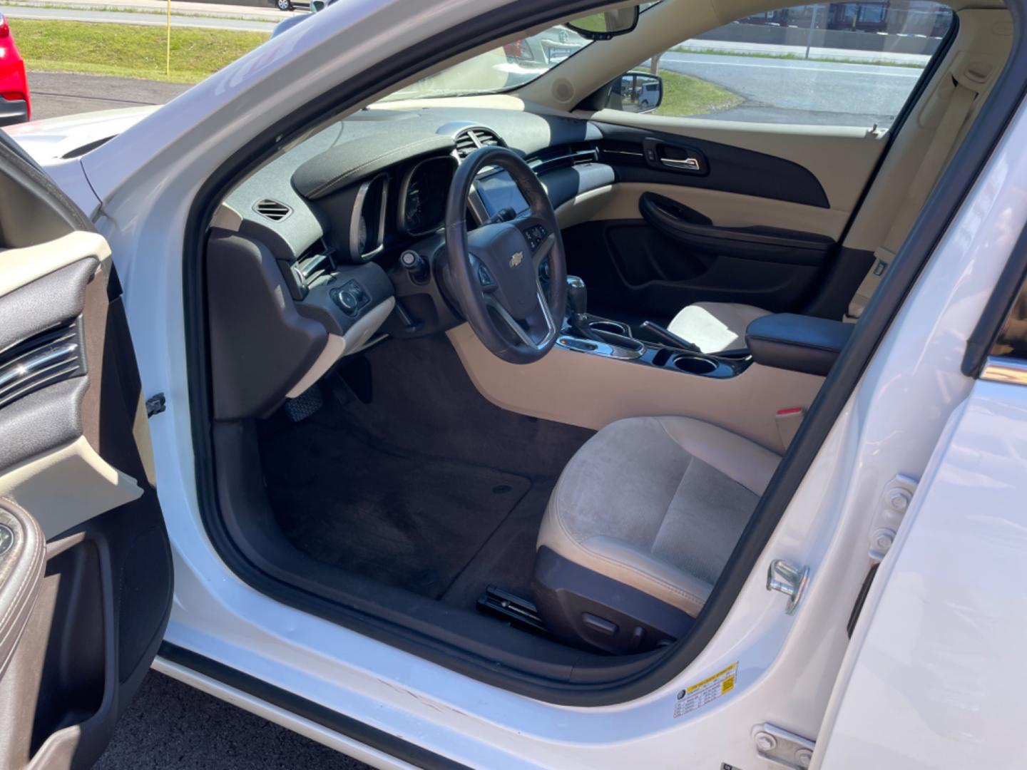 2014 White Chevrolet Malibu (1G11E5SL9EF) with an 4-Cyl, 2.5 Liter engine, Automatic, 6-Spd w/Overdrive and Manual Mode transmission, located at 8008 Warden Rd, Sherwood, AR, 72120, (501) 801-6100, 34.830078, -92.186684 - Photo#12